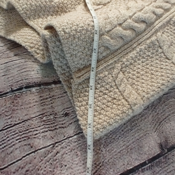 Inis Crafts Merino Wool Cable Knit Tan Poncho Shawl - Picture 14 of 14